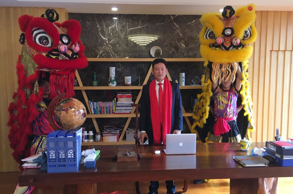 千秋偉業(yè)添錦繡 萬里鵬程展宏圖 —— 常青樹舞獅獻(xiàn)瑞賀新春，歡天喜地迎開工！